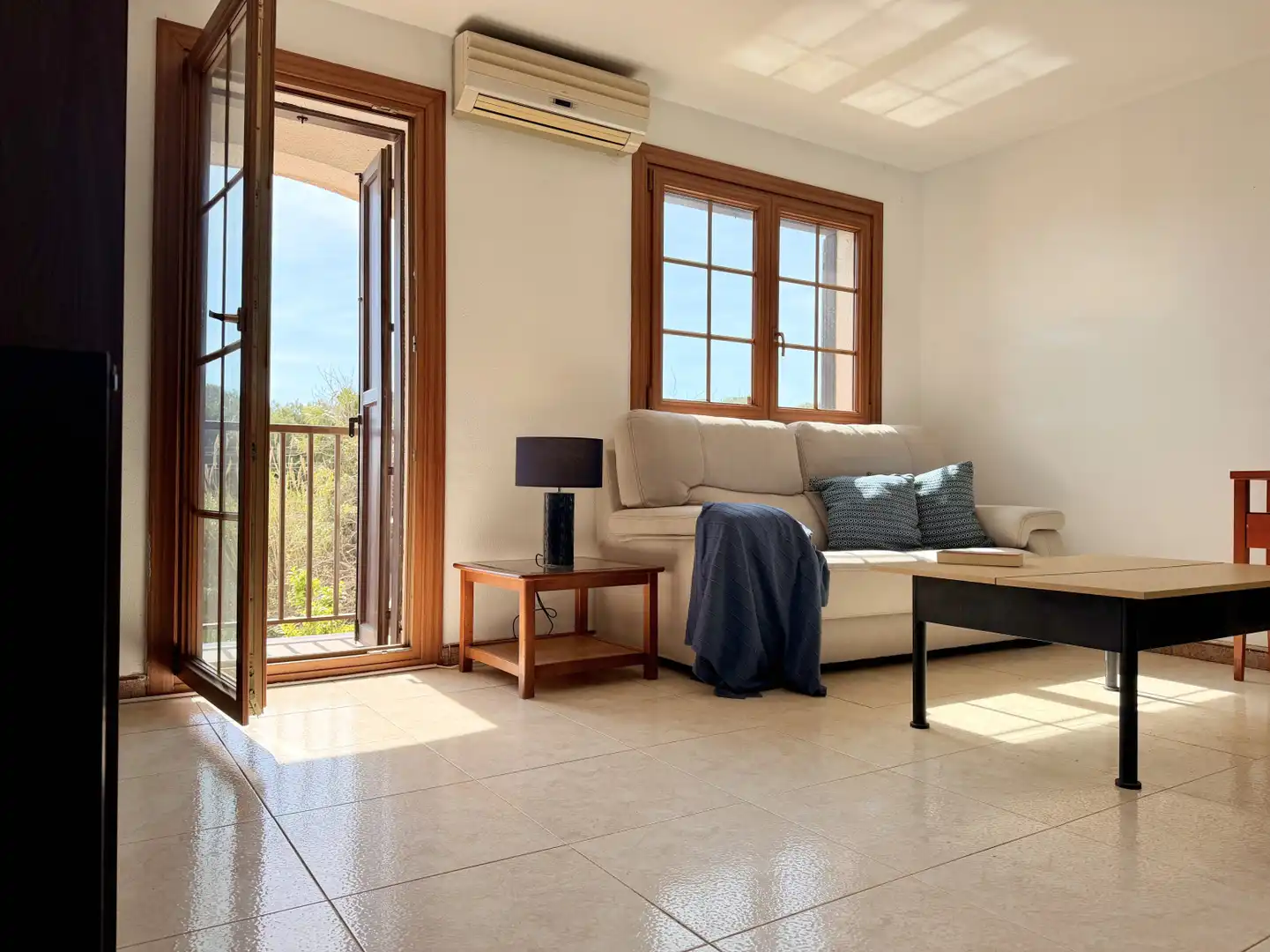Living room of Detached homes for sale in El Vendrell  with Air Conditioner, Heating and Terrace
