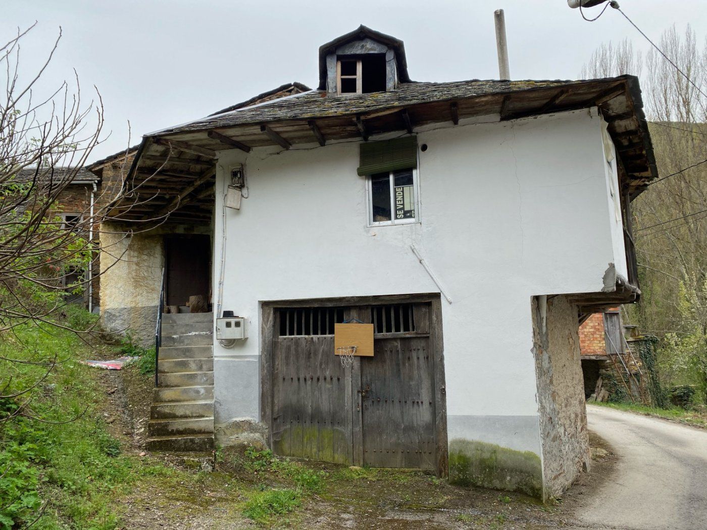 Vista exterior de Casa o xalet en venda en Sobrado (León) amb Balcó