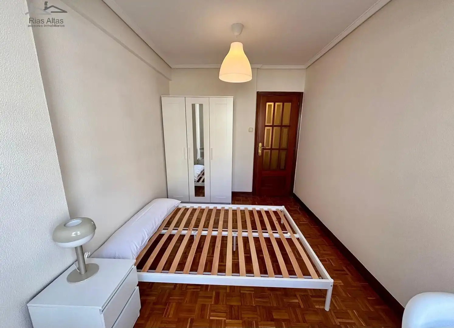Schlafzimmer von Wohnung zur Miete in A Coruña Capital  mit Heizung und Möbliert