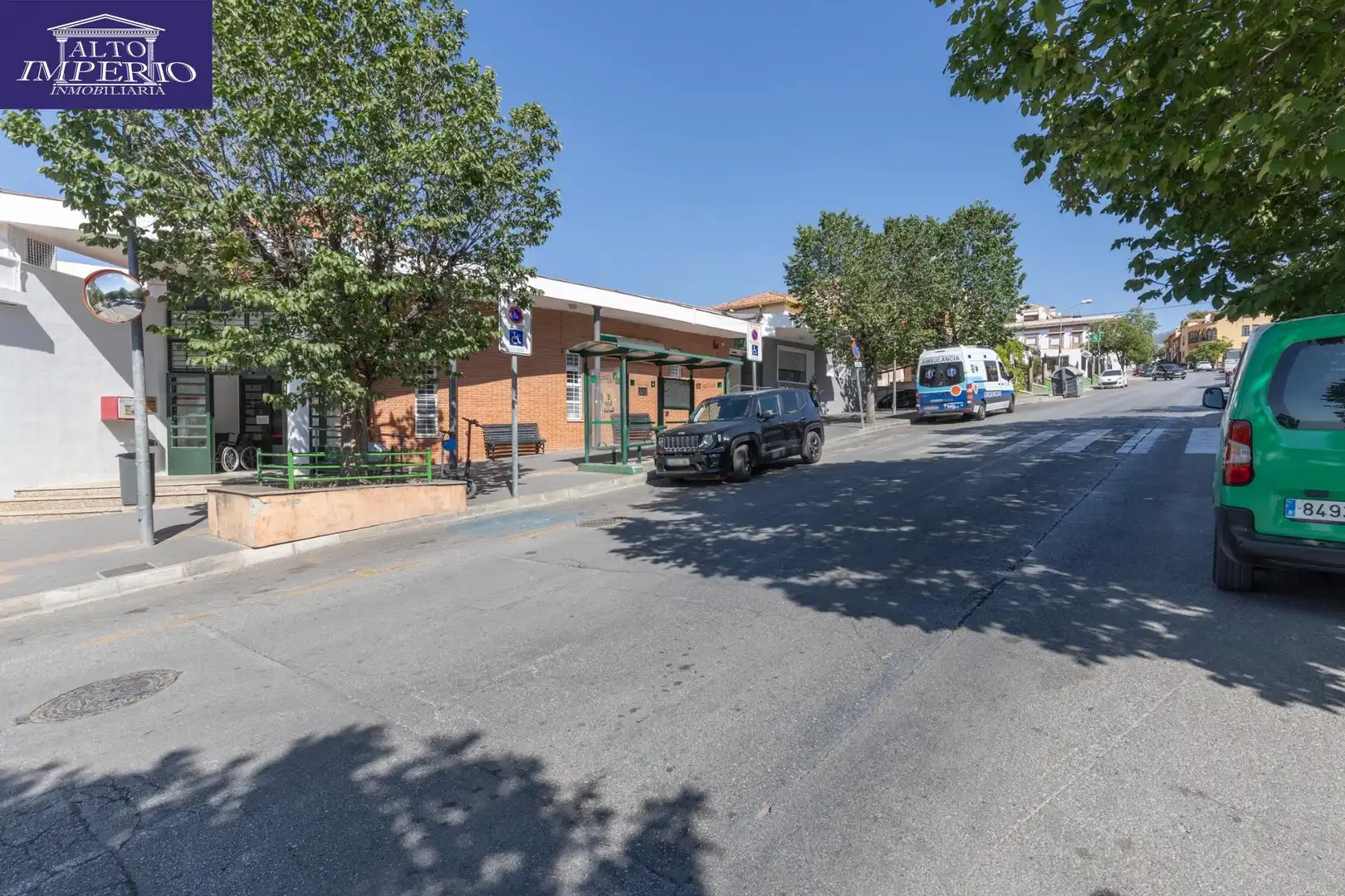 Vista exterior de Casa o xalet en venda en La Zubia amb Terrassa