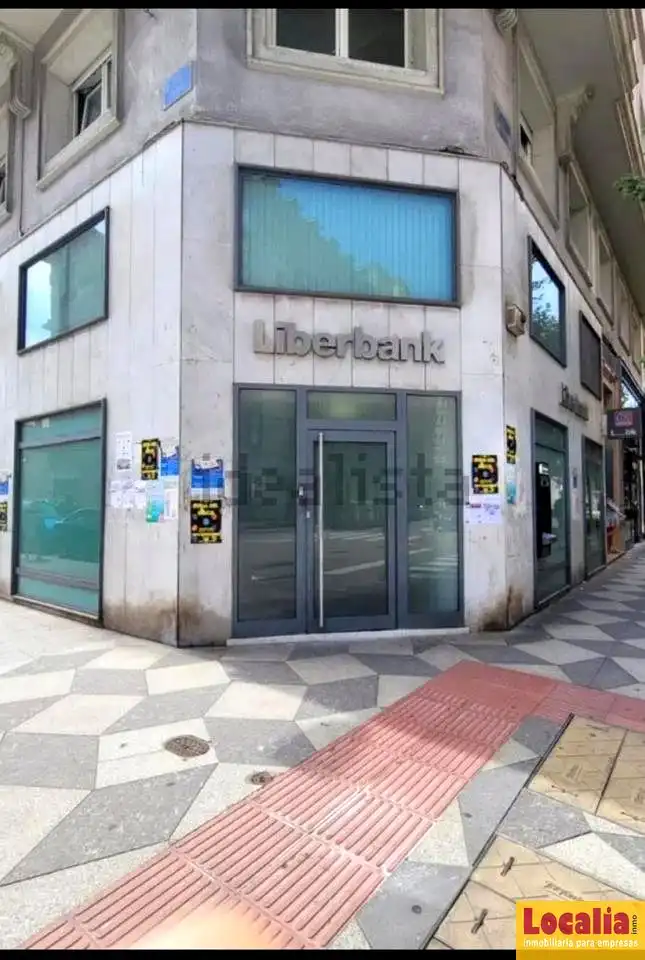 Locale commerciale in affitto a Centro - Ayuntamiento
