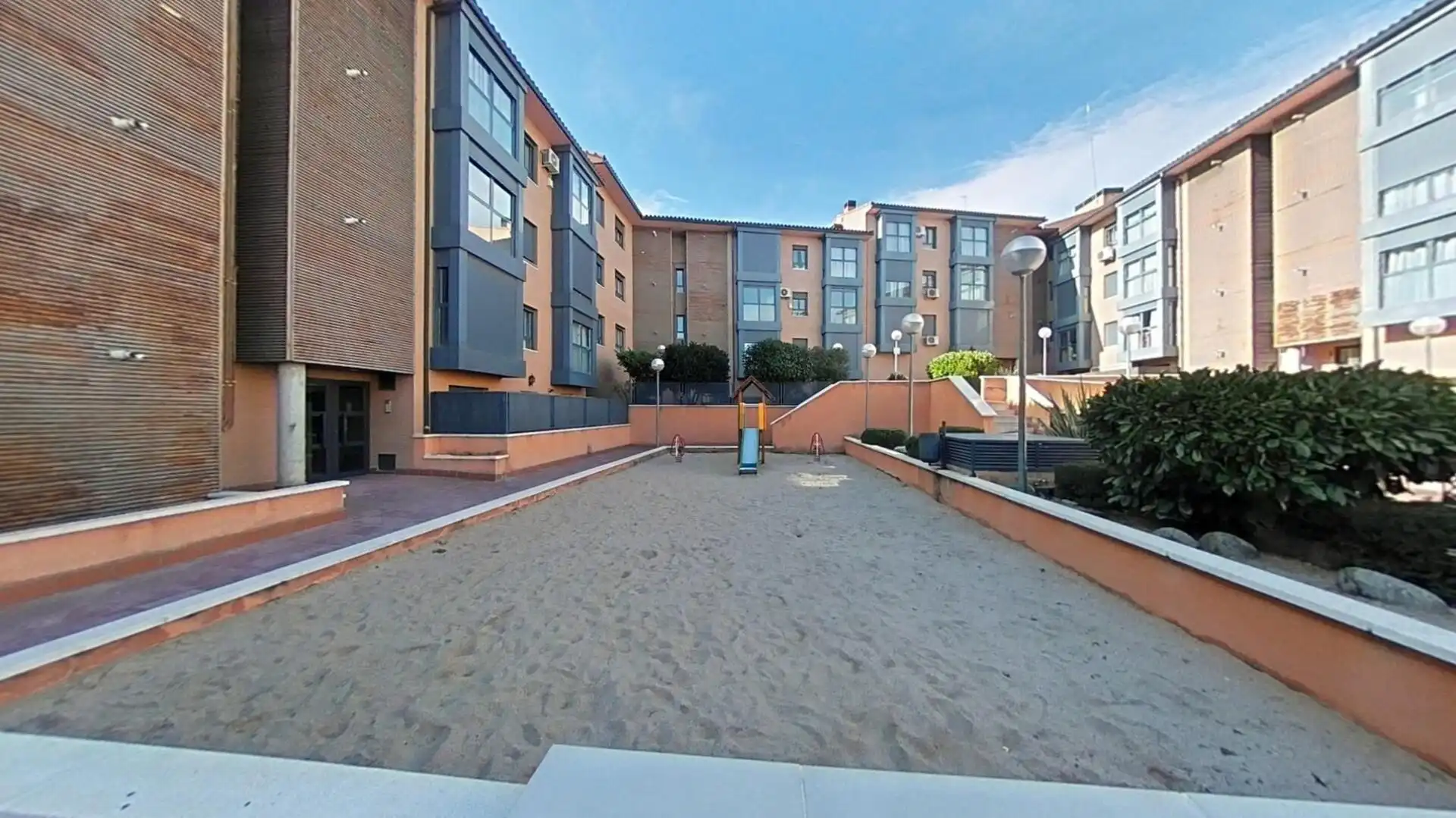 Exterior view of Flat for sale in El Molar (Madrid)  with Heating, Private garden and Storage room