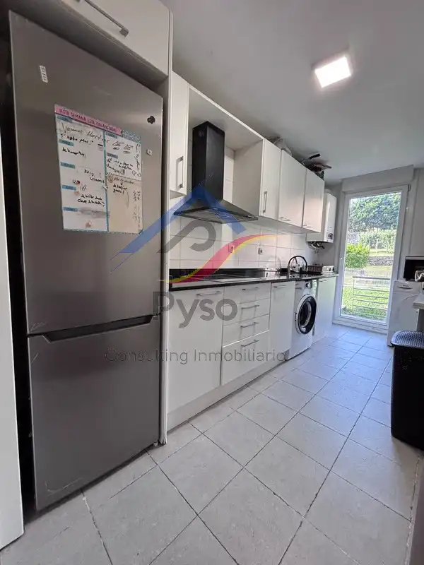 Cocina de Piso de alquiler en Miengo con Calefacción, Jardín privado y Amueblado