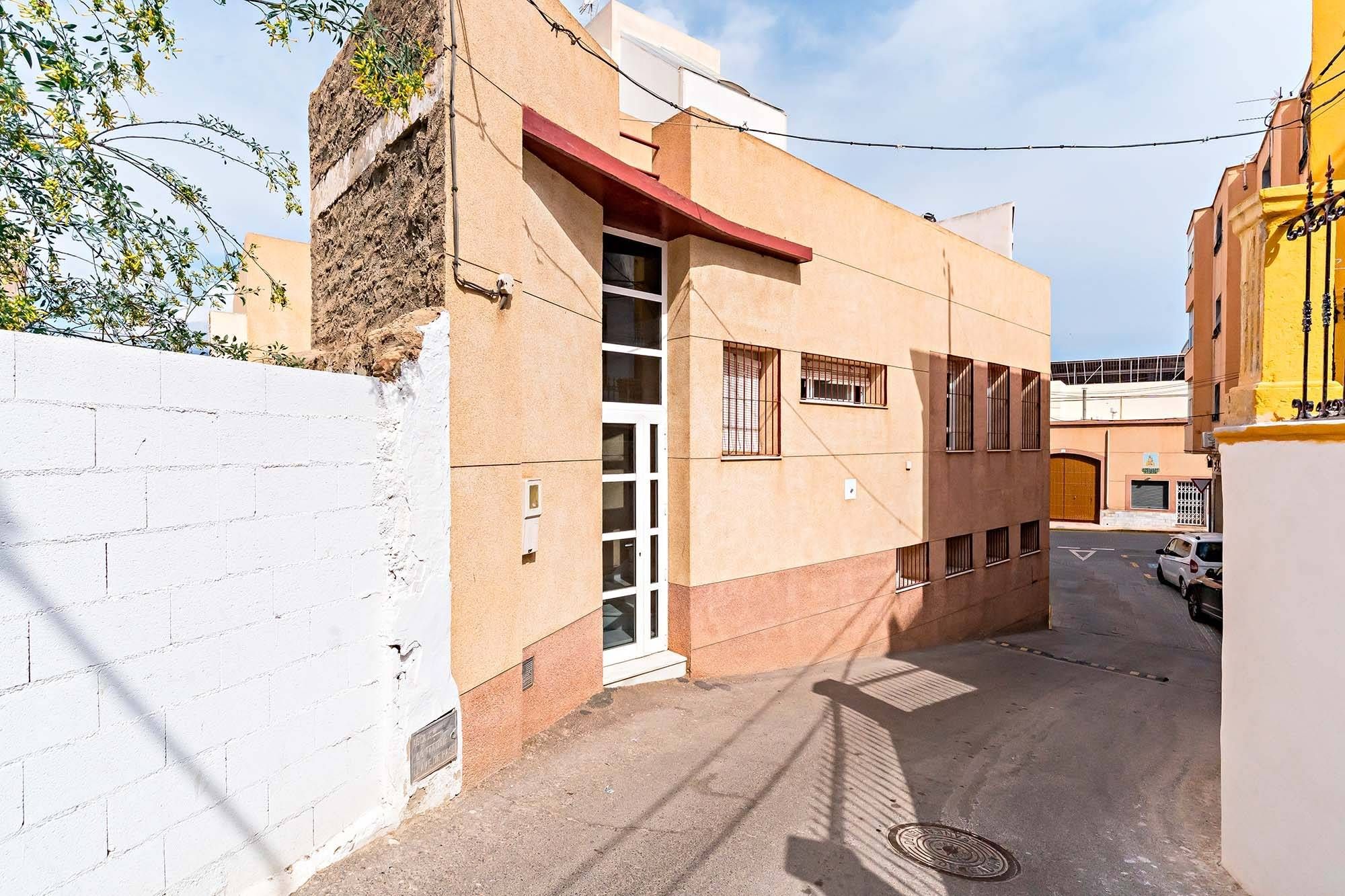 Vista exterior de Casa o xalet en venda en Gádor amb Calefacció, Terrassa i Traster