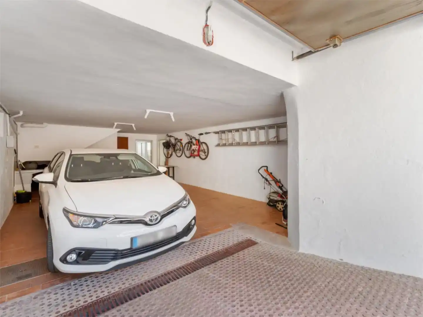 Parking de Piso en venta en Alcalá de Henares con Jardín privado, Trastero y Piscina