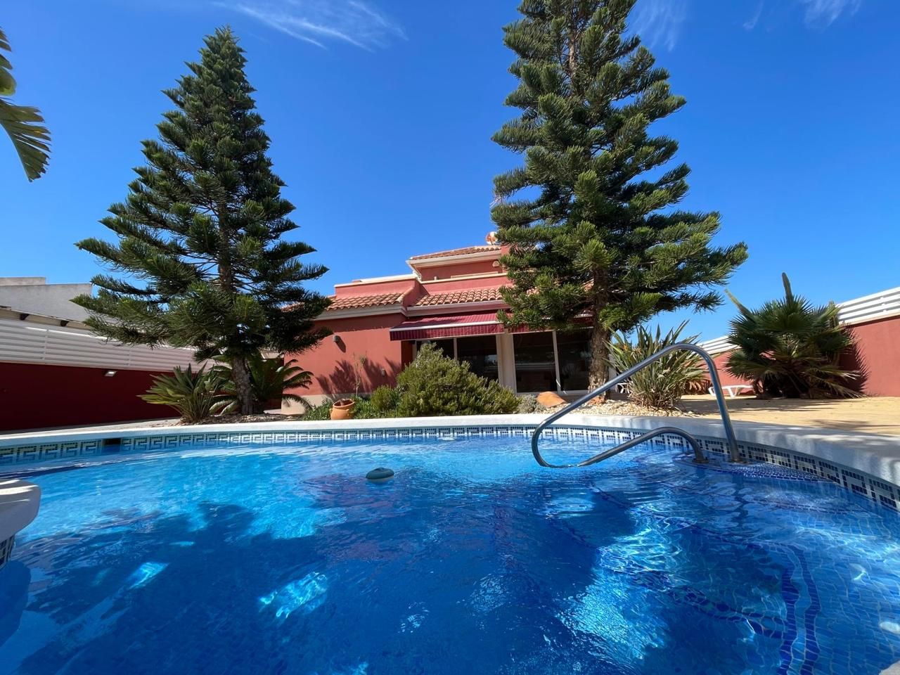 Swimming pool of House or chalet for sale in La Manga del Mar Menor  with Air Conditioner, Heating and Private garden