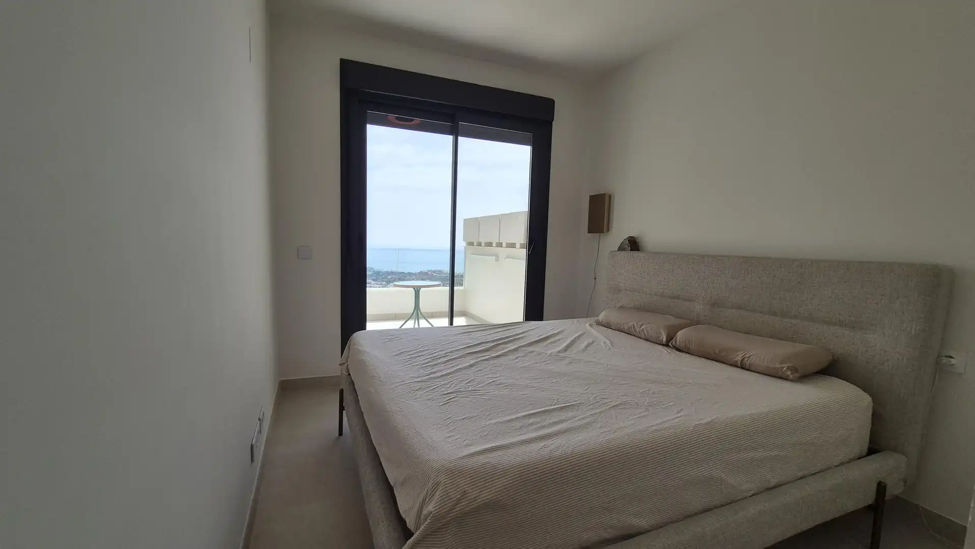 Dormitori de Àtic de lloguer en Benalmádena amb Aire condicionat, Calefacció i Jardí privat