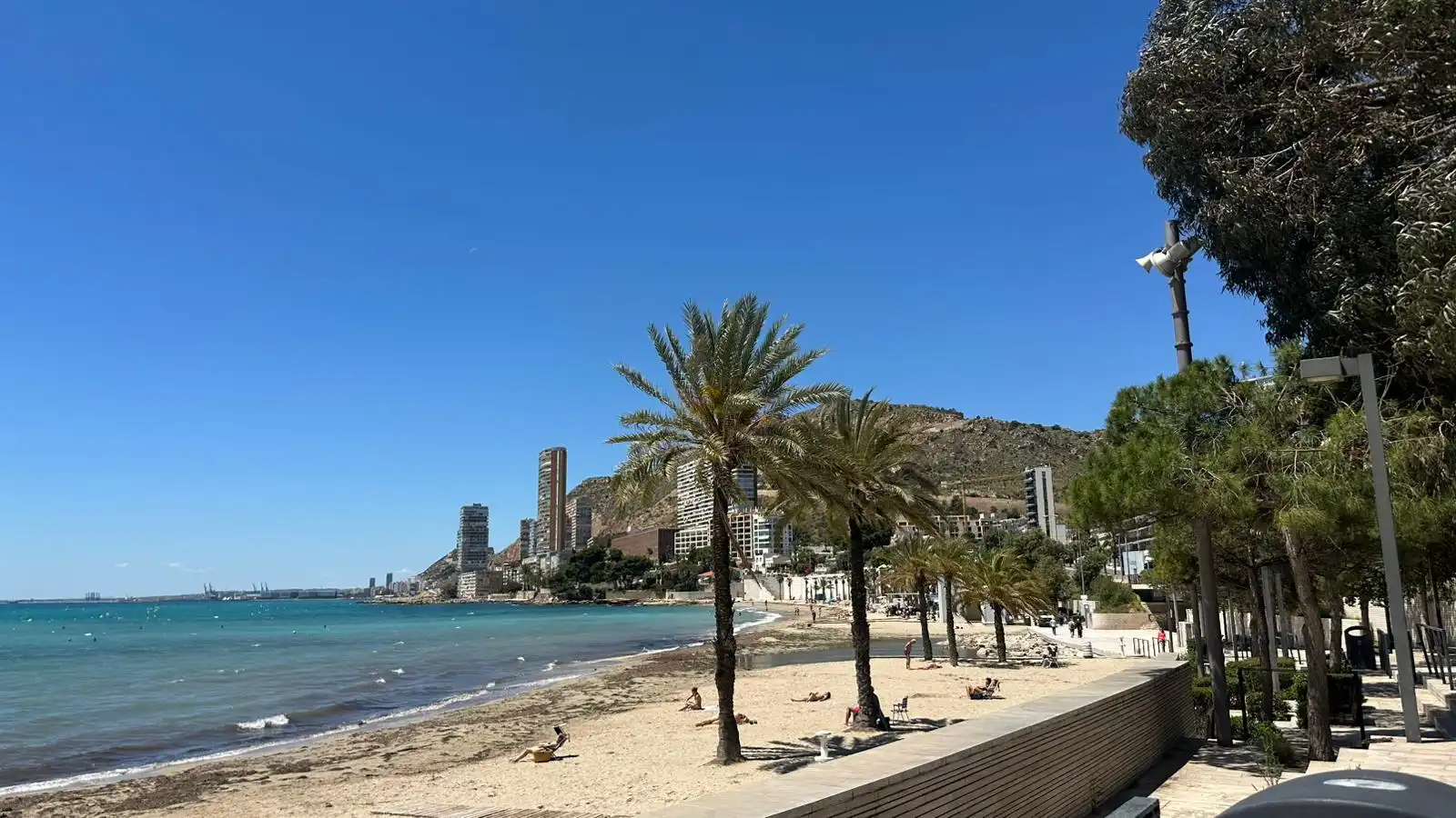 Vista exterior de Pis en venda en Alicante / Alacant amb Forn, Rentadora i Microones