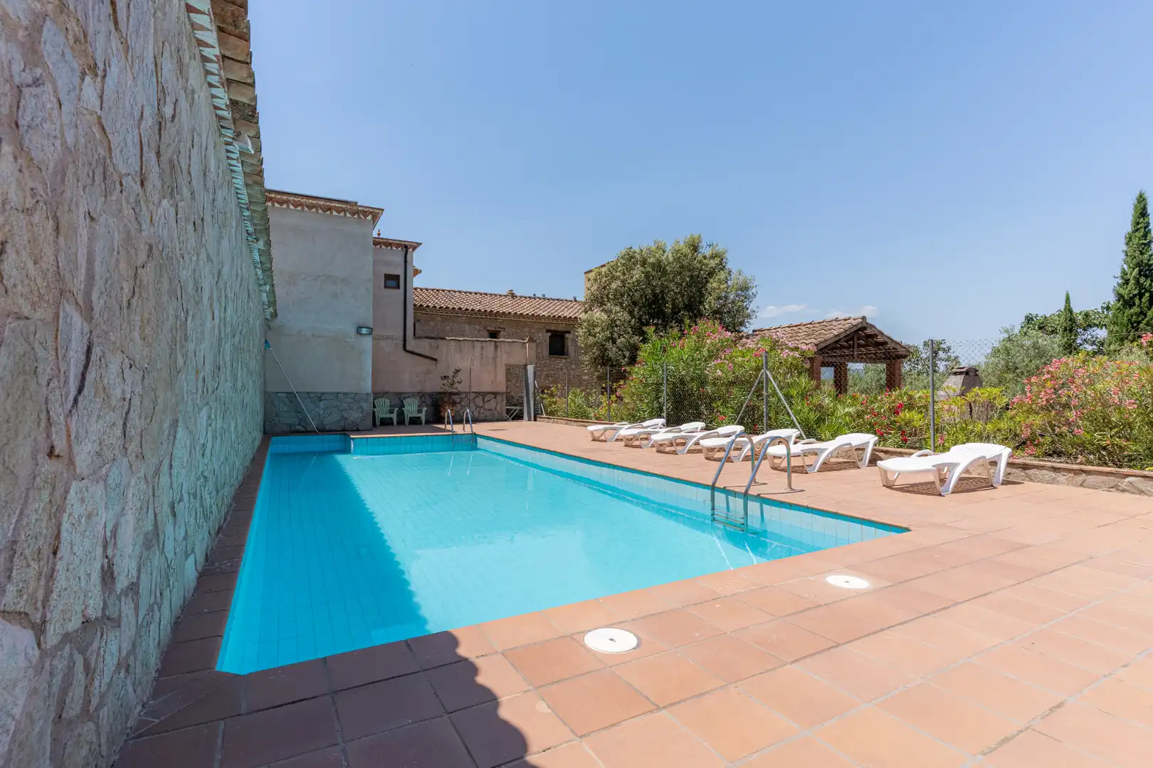 Swimming pool of Houses for sale in Montblanc  with Air Conditioner, Heating and Private garden