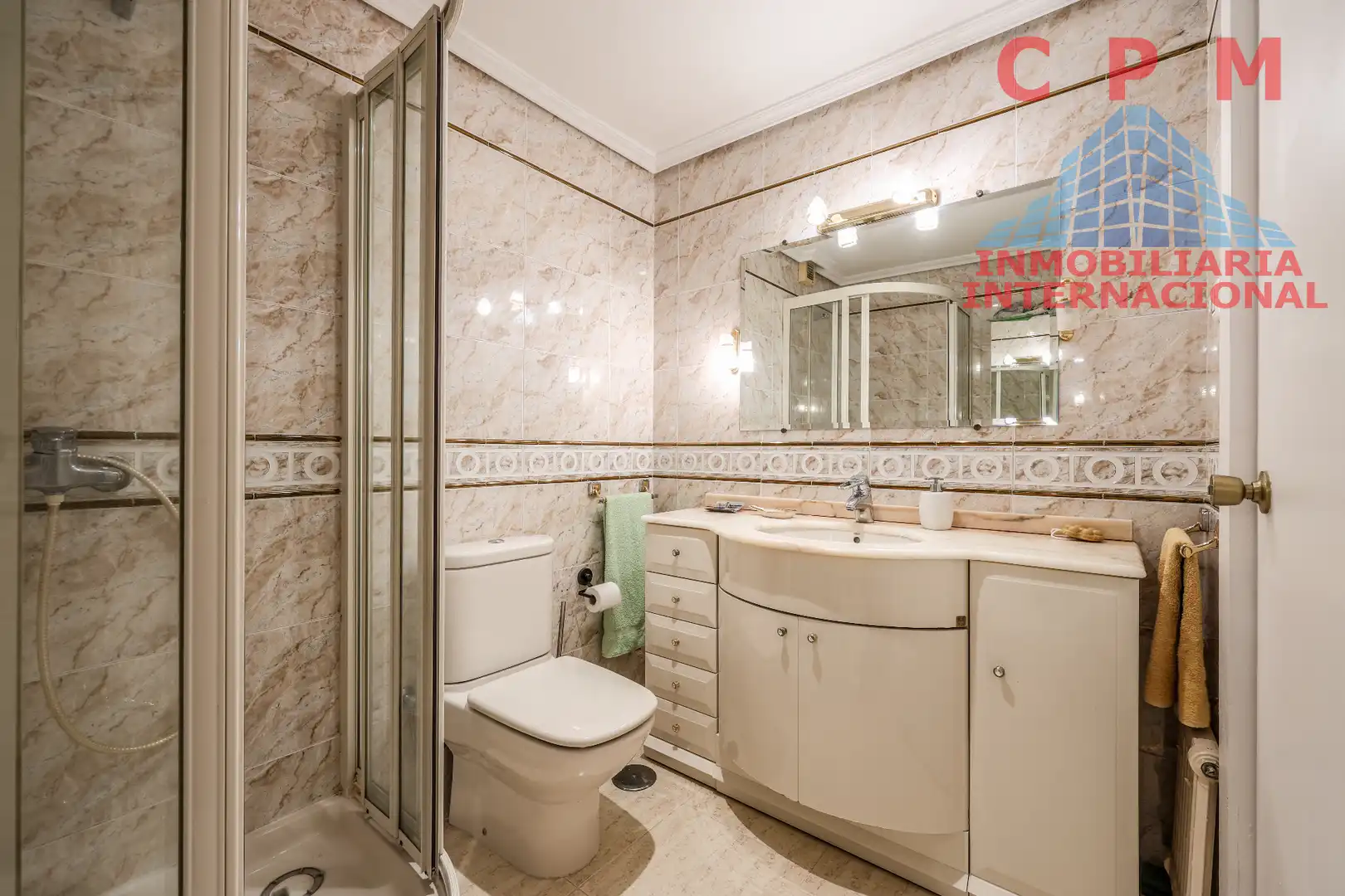 Baño de Piso de alquiler en Madrid con Aire acondicionado, Calefacción y Horno