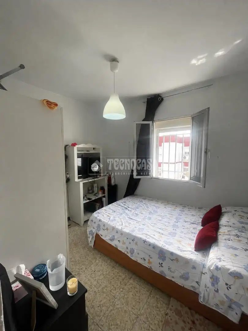 Bedroom of Flat for sale in Sevilla  with Air Conditioner and Balcony