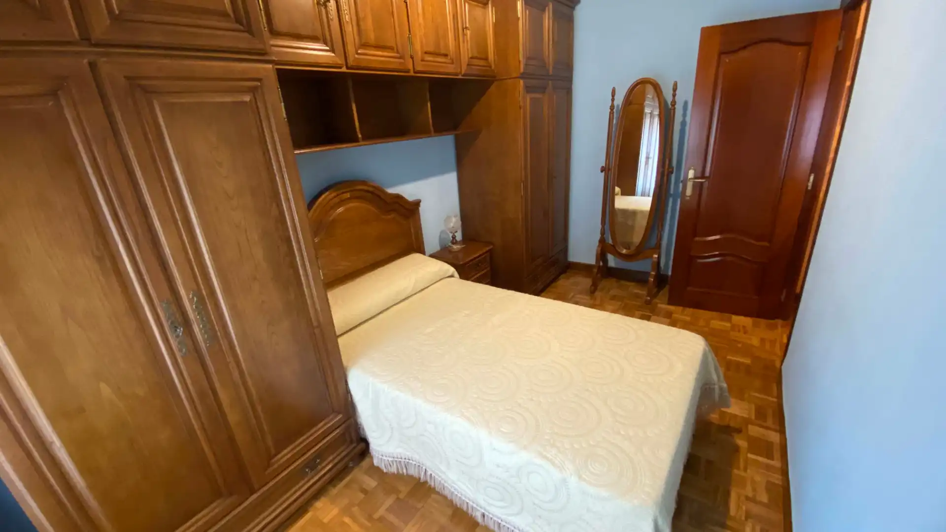 Bedroom of Flat for sale in San Martín del Rey Aurelio  with Parquet flooring, Storage room and Furnished