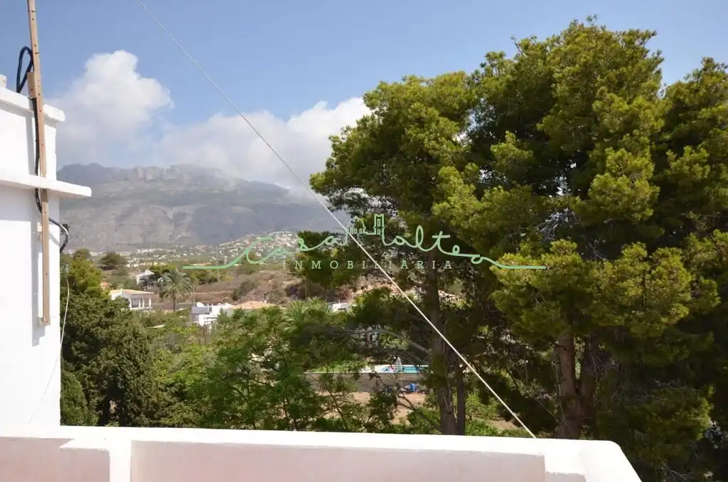 Vista exterior de Casa o xalet en venda en Altea amb Aire condicionat, Jardí privat i Terrassa