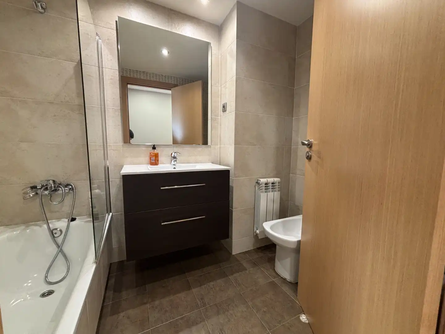 Baño de Casa adosada en venta en Lleida con Aire acondicionado, Calefacción y Parquet