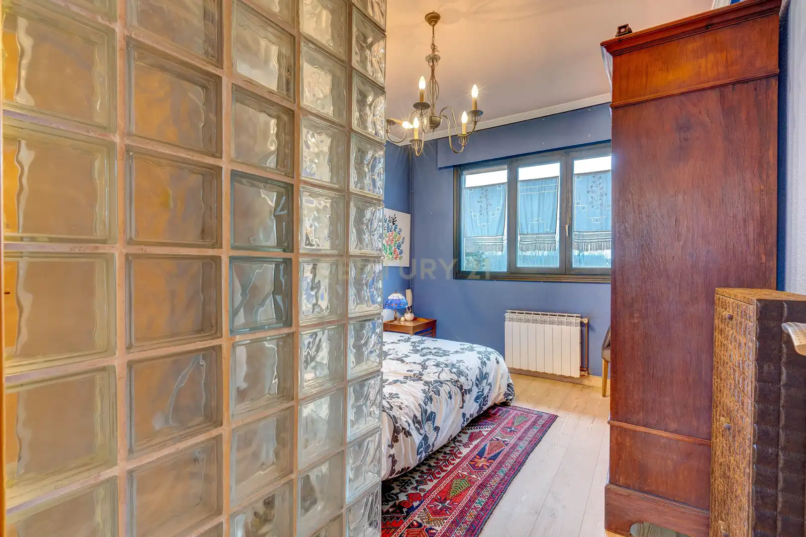 Schlafzimmer von Einfamilien-Reihenhaus zum Verkauf in Anguciana mit Privatgarten, Abstellraum und Schwimmbad