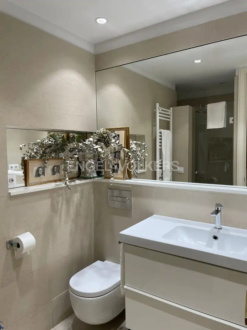 Bathroom of Flat for sale in Madrid  with Heating and Storage room