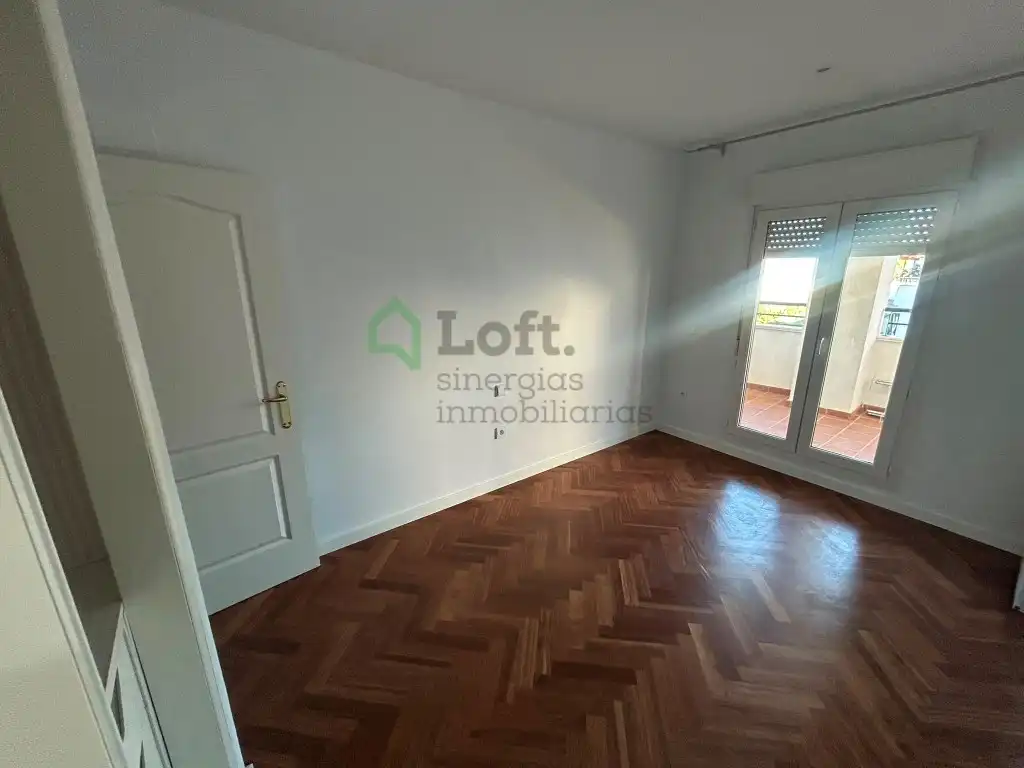 Schlafzimmer von Dachboden zur Miete in Badajoz mit Klimaanlage, Privatgarten und Terrasse