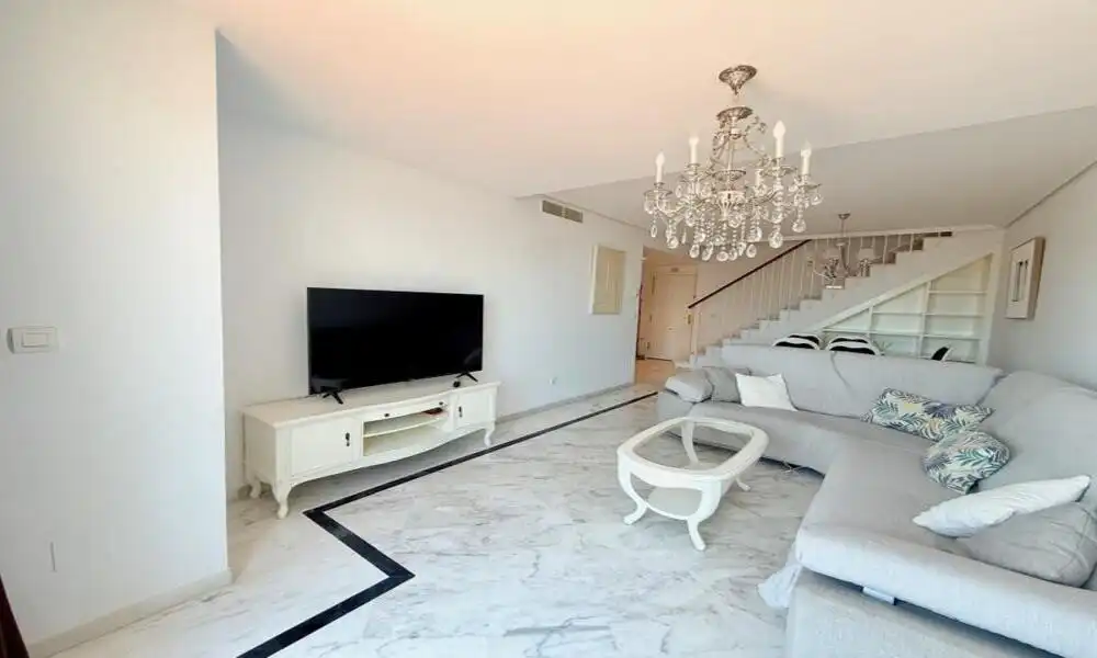 Sala de estar de Dúplex de alquiler en Marbella con Aire acondicionado, Calefacción y Terraza