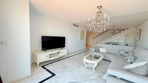 Foto 3 de Dúplex de alquiler en Bahía de Marbella, Marbella