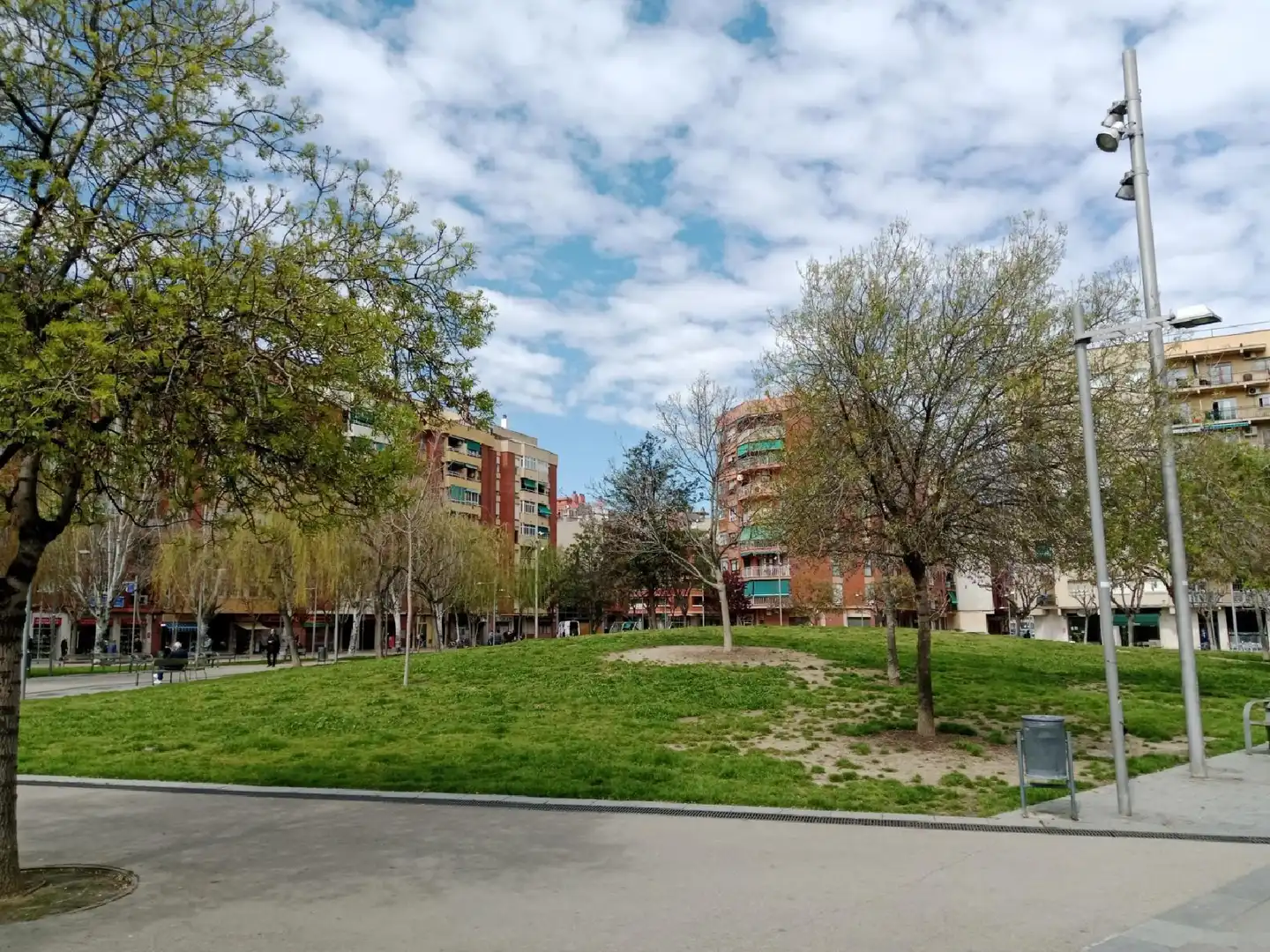 Vista exterior de Piso en venta en Cornellà de Llobregat