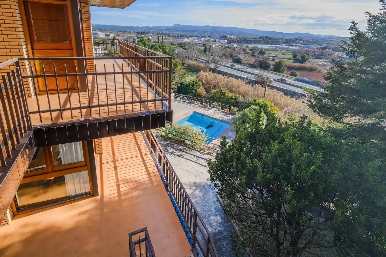 Swimming pool of Houses for sale in Manresa  with Air Conditioner, Heating and Private garden