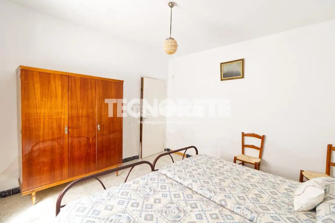Habitación de Casa adosada en venta en Consuegra con Jardín privado