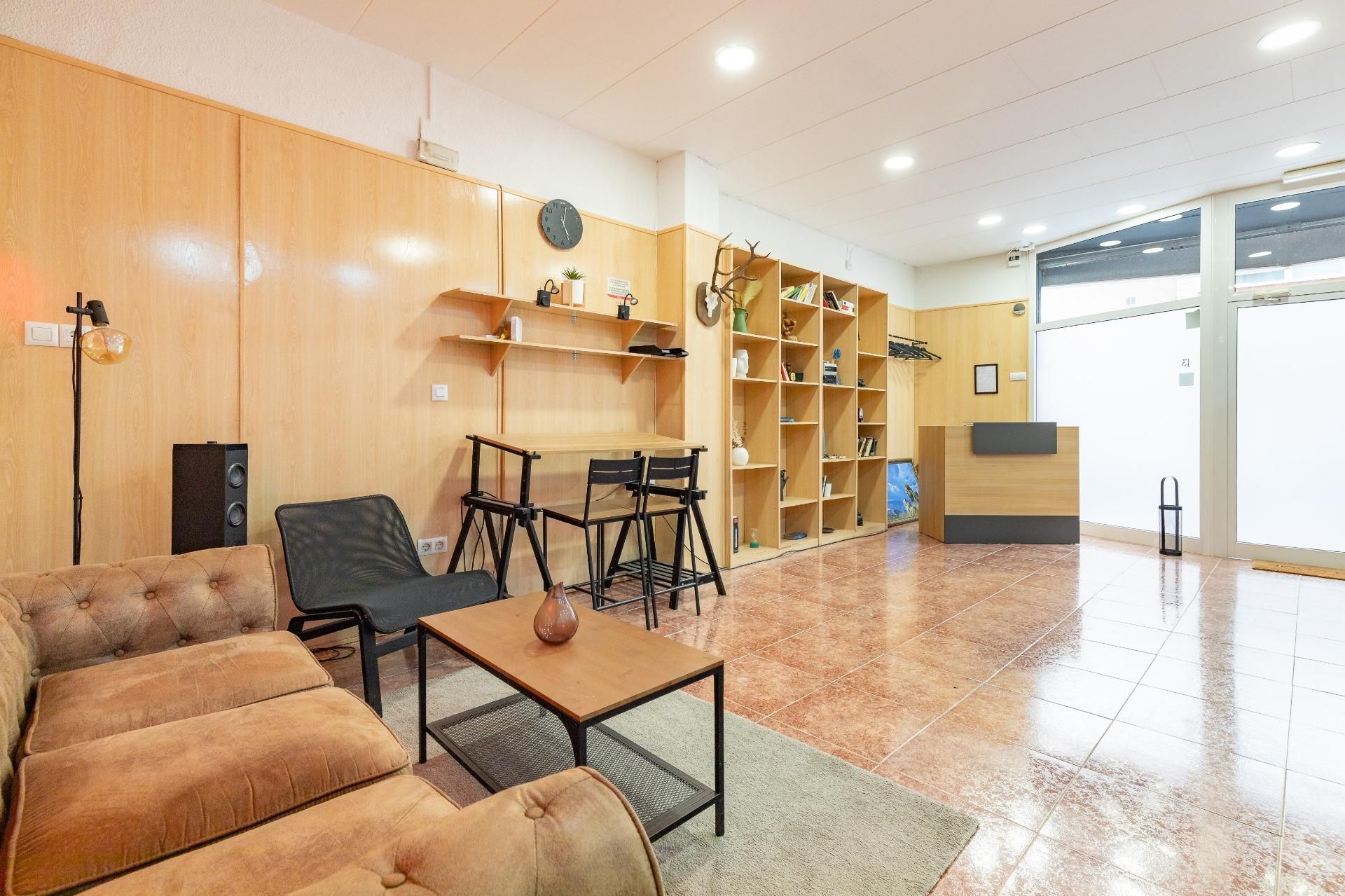 Sala d'estar de Local de lloguer en  Valencia Capital amb Aire condicionat