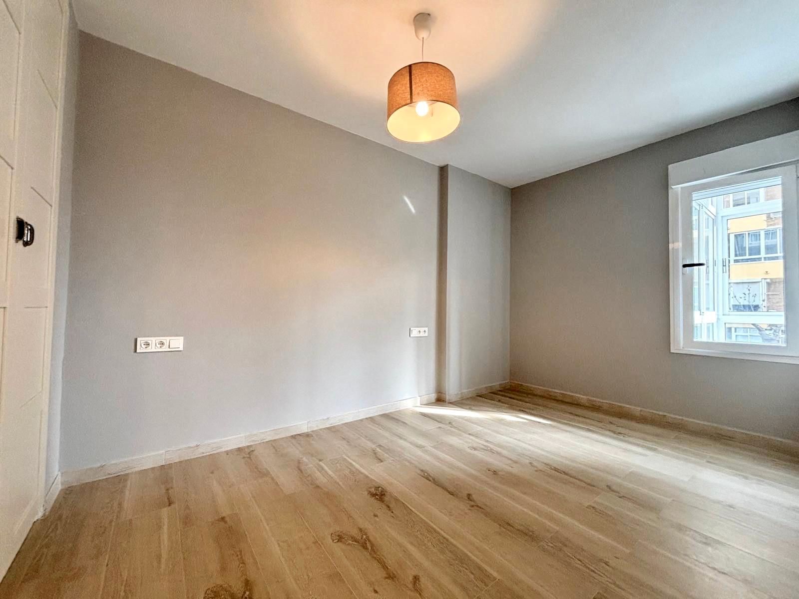 Habitación de Apartamento en venta en Benalmádena con Aire acondicionado, Terraza y Piscina comunitaria