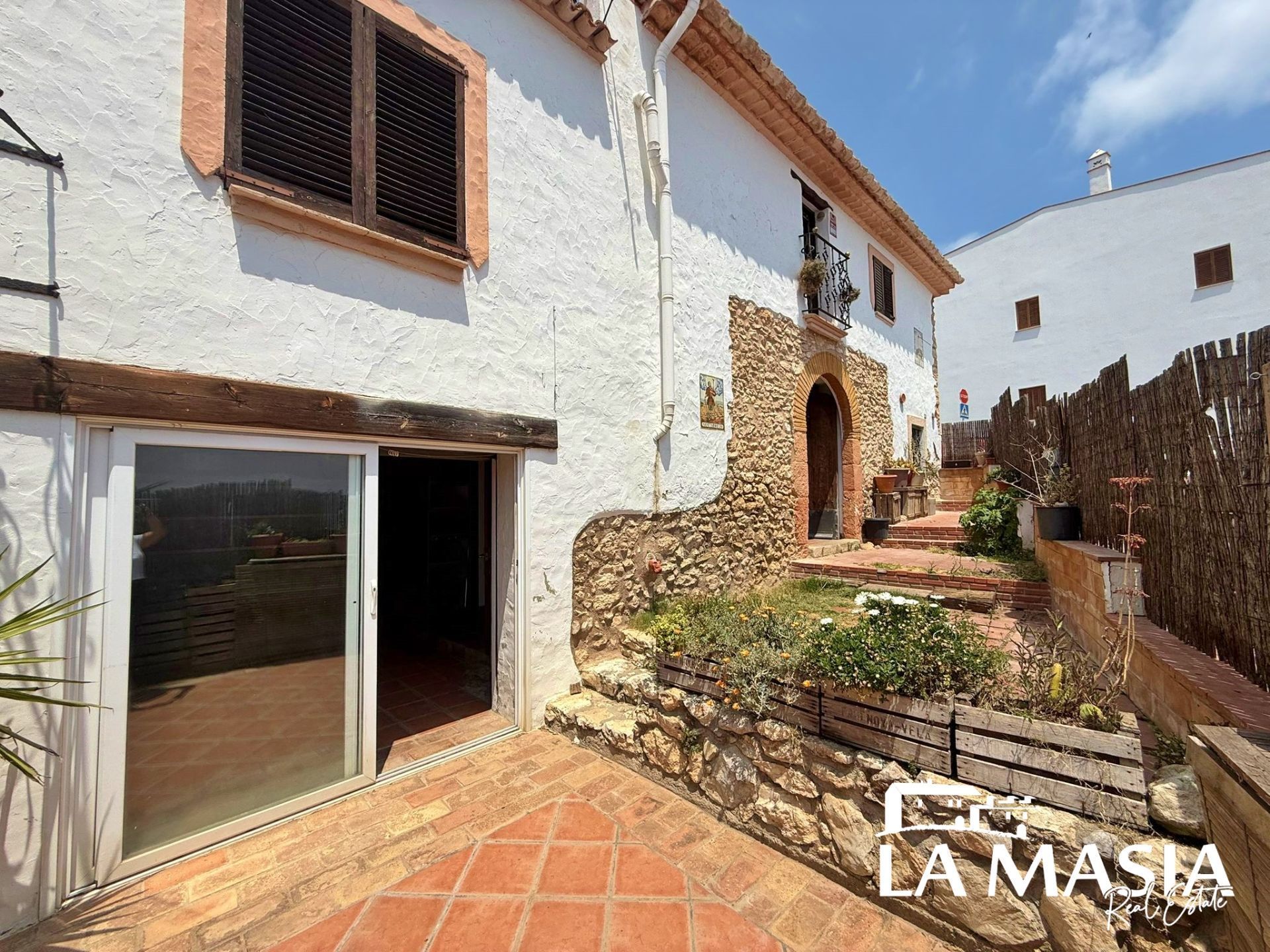 Vista exterior de Finca rústica en venda en Sant Pere de Ribes amb Calefacció, Jardí privat i Terrassa