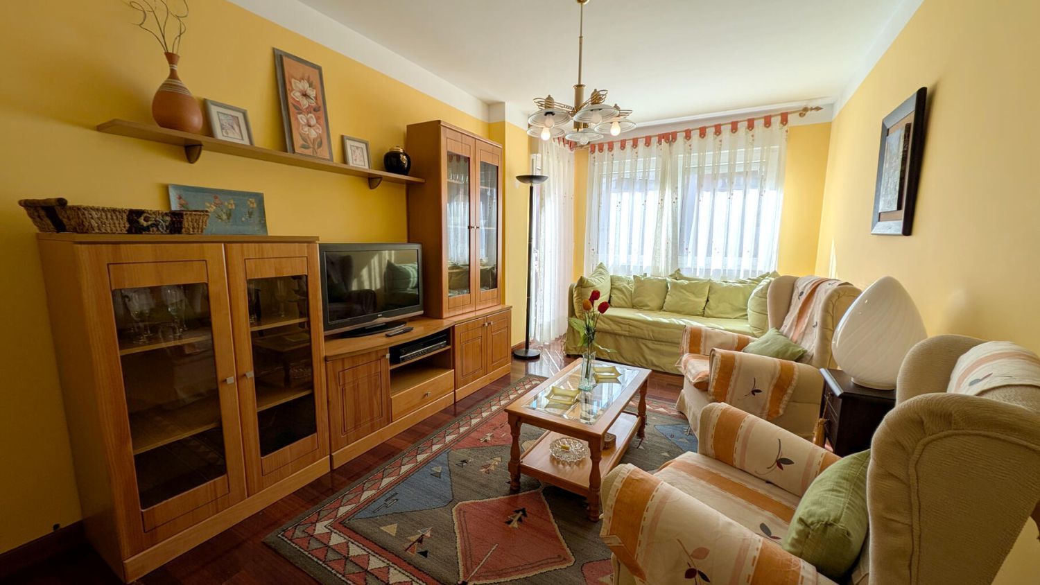 Sala de estar de Piso en venta en Corvera de Toranzo con Calefacción, Terraza y Trastero