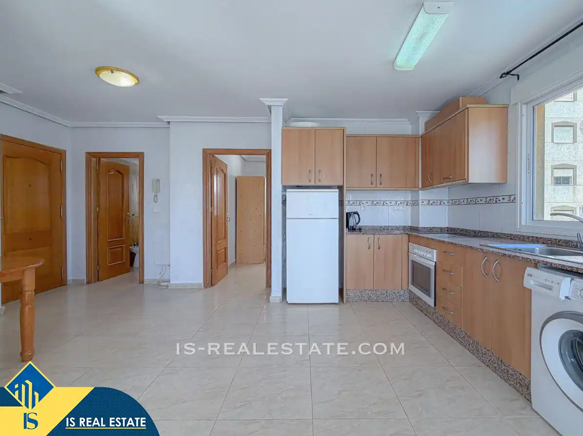 Cuina de Apartament en venda en Torrevieja amb Calefacció, Moblat i Forn
