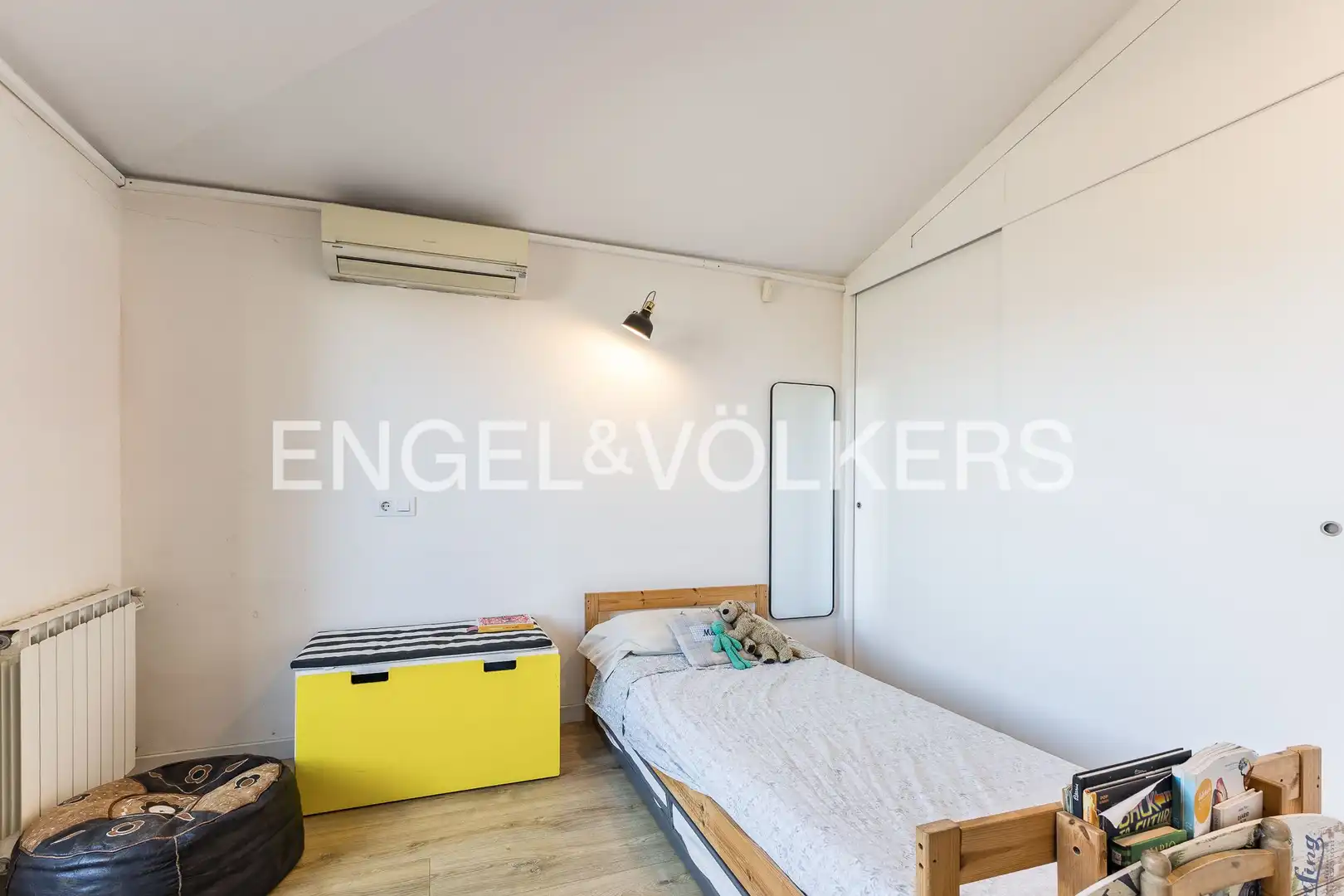 Habitación de Ático en venta en Sant Joan Despí con Aire acondicionado, Calefacción y Parquet