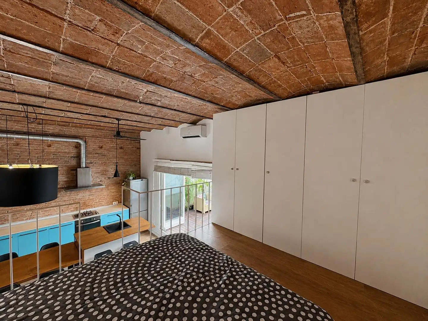 Dormitori de Planta baixa en venda en Barcelona amb Aire condicionat, Calefacció i Terrassa