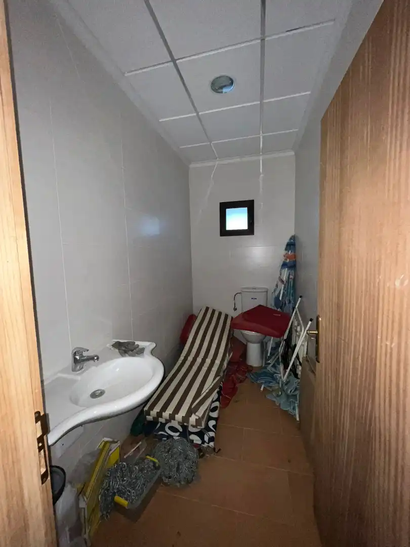 Badezimmer von Fabrikhallen zum Verkauf in San Vicente del Raspeig / Sant Vicent del Raspeig mit Alarm