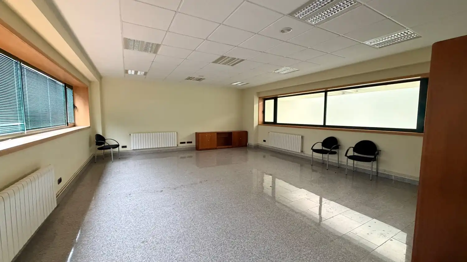 Office for rent in Narón  with Air Conditioner and Heating