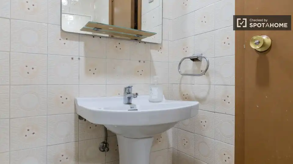 Baño de Piso para compartir en Alcobendas con Aire acondicionado, Calefacción y Terraza
