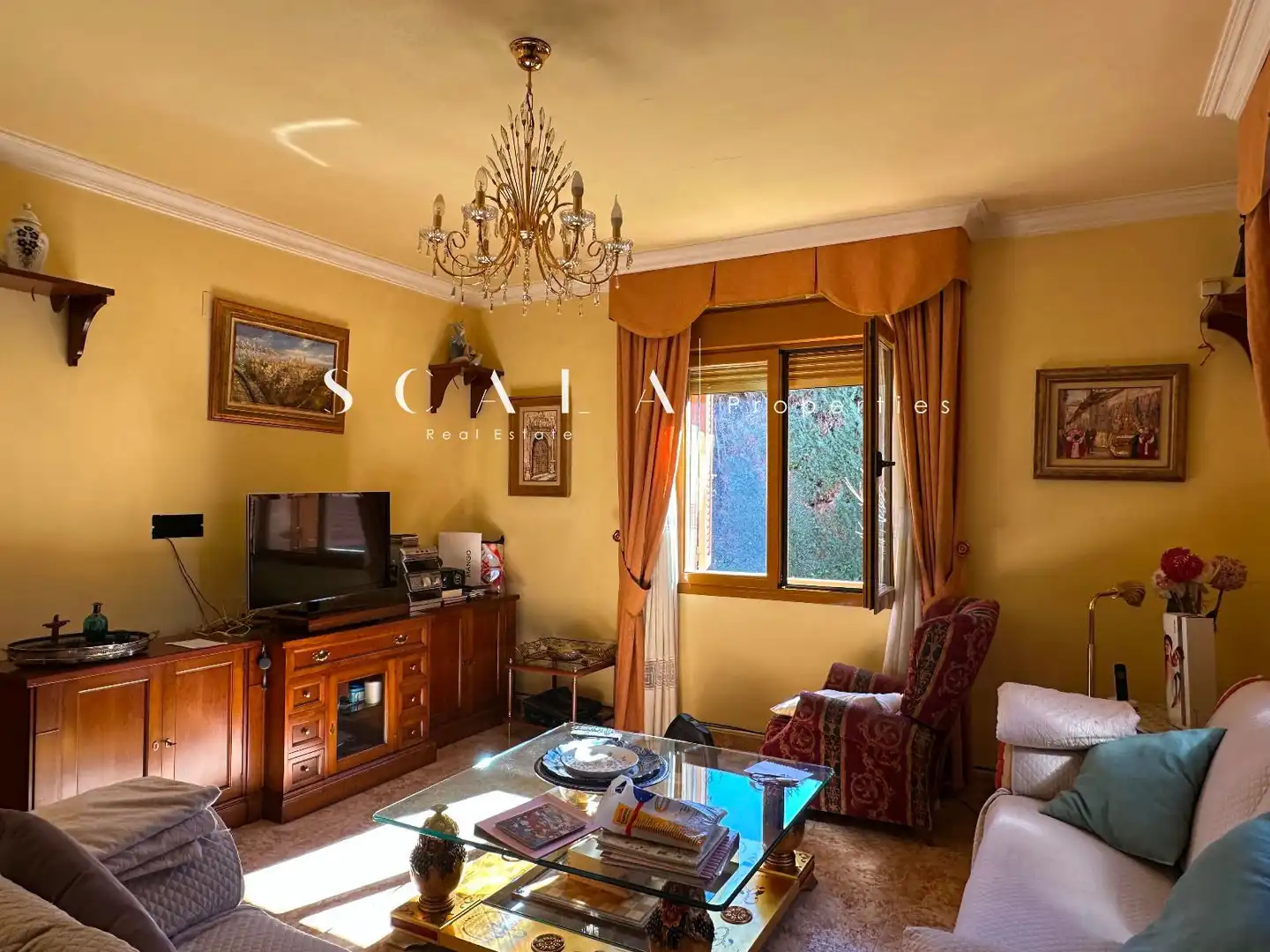 Sala de estar de Casa o chalet en venta en Nambroca con Aire acondicionado, Calefacción y Jardín privado