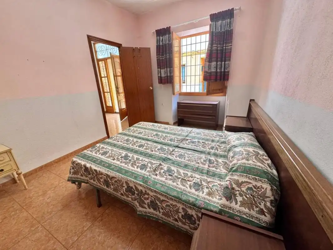 Habitación de Casa adosada en venta en Ayora con Calefacción, Terraza y Trastero