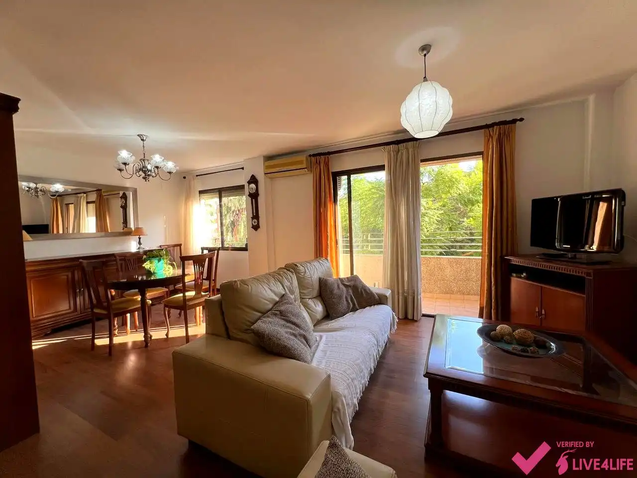 Living room of Flat for rent in Valencia  with Air Conditioner, Parquet flooring and Furnished