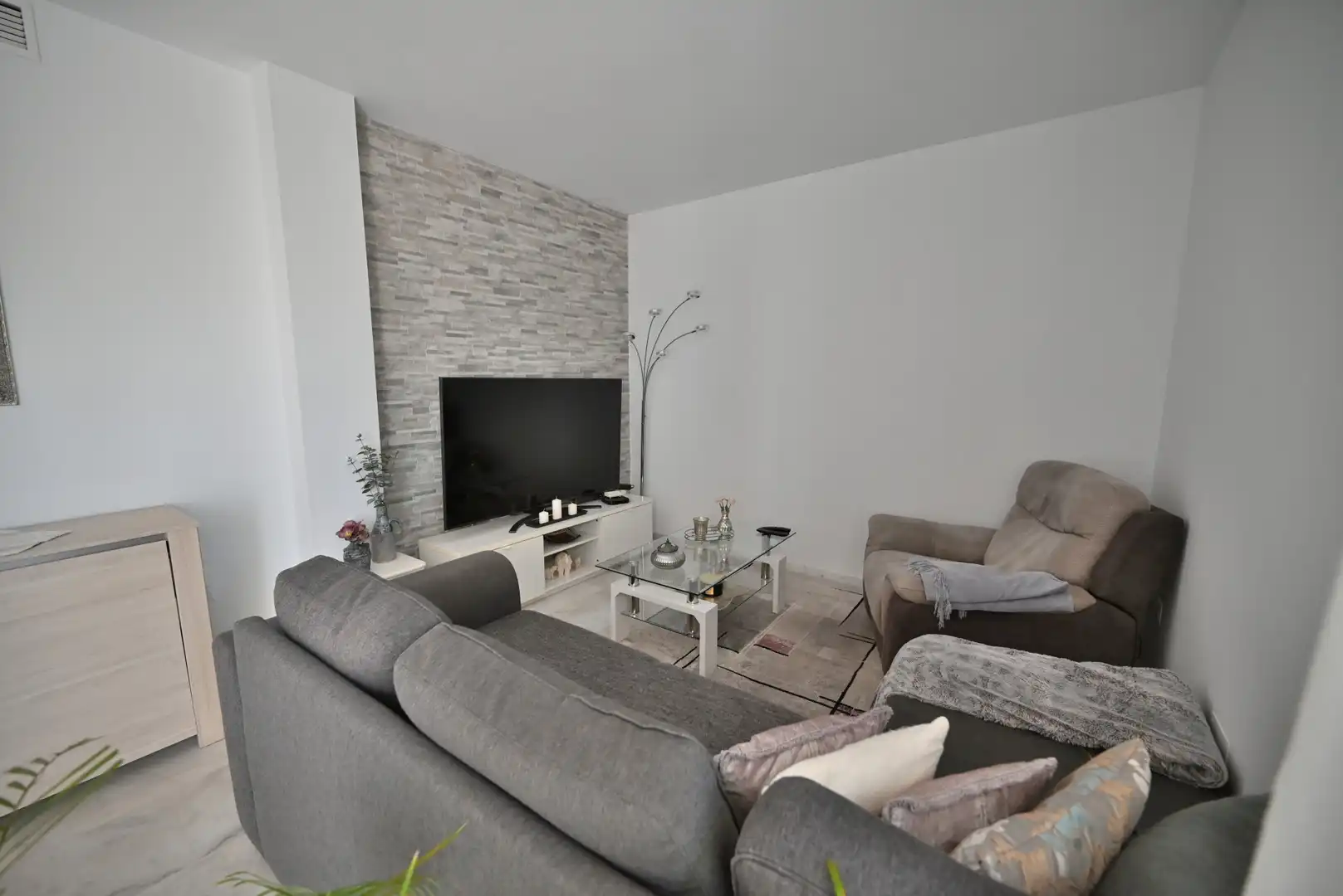 Sala d'estar de Apartament en venda en Benalmádena amb Aire condicionat, Piscina i Balcó
