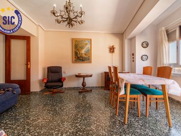Flat with balcony for sale in Valencia - Av. de la Constitución