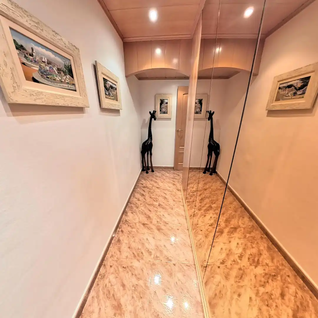 Wohnung zum Verkauf in Barcelona mit Klimaanlage, Heizung und Terrasse