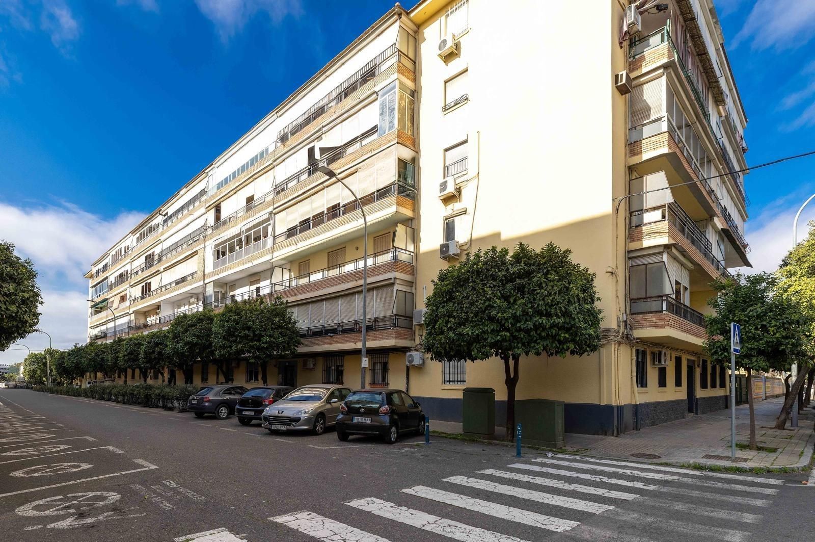 Vista exterior de Pis en venda en  Sevilla Capital amb Aire condicionat, Terrassa i Balcó