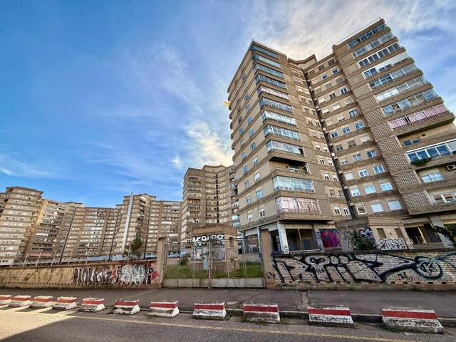 Garaje en Venta en Calle Calle de Broto, 45D en Grancasa