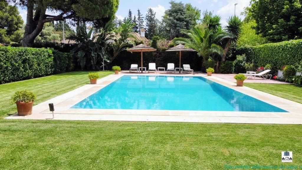 Piscina de Casa o xalet en venda en Jerez de la Frontera amb Aire condicionat, Calefacció i Jardí privat