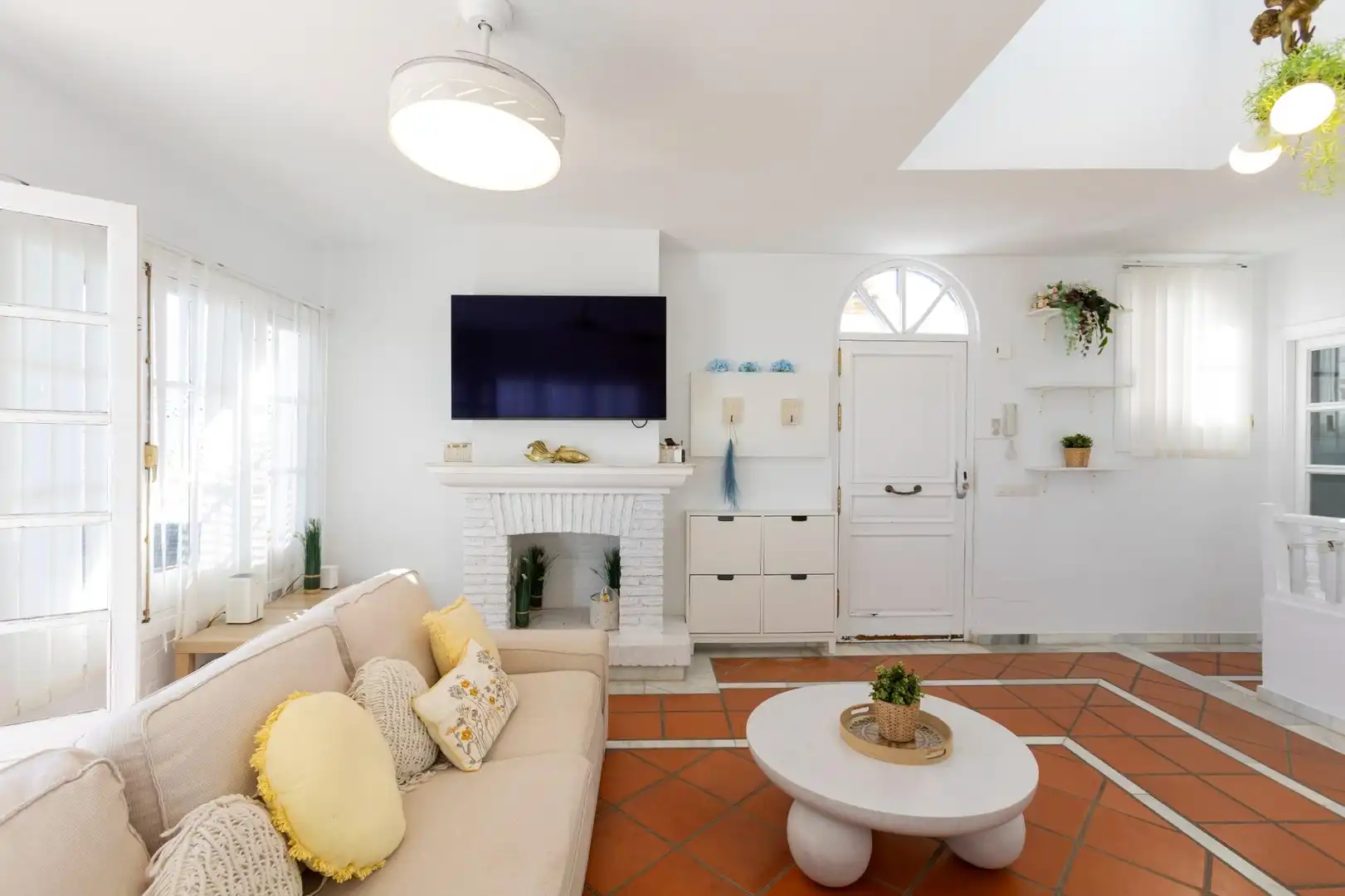 Sala de estar de Casa o chalet en venta en Almuñécar con Aire acondicionado, Jardín privado y Terraza