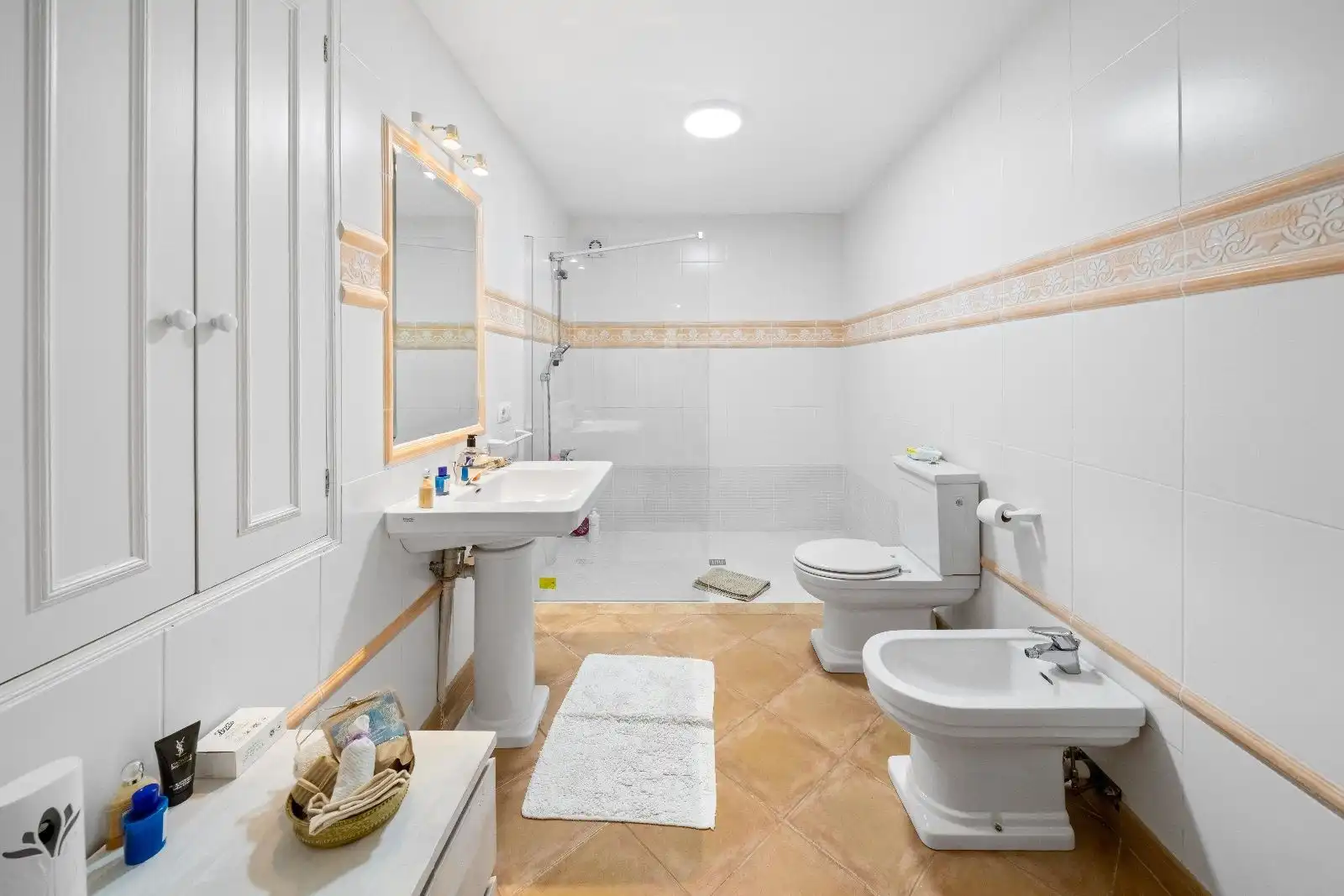 Bathroom of Houses for sale in Calvià  with Air Conditioner, Heating and Private garden