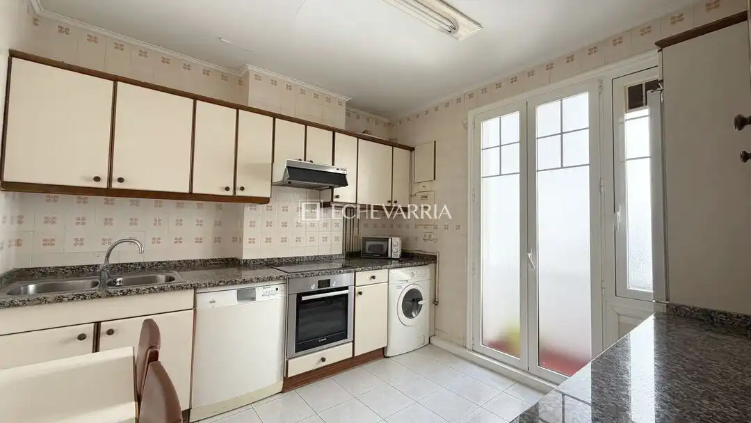 Cocina de Piso en venta en Getxo  con Calefacción, Trastero y Balcón
