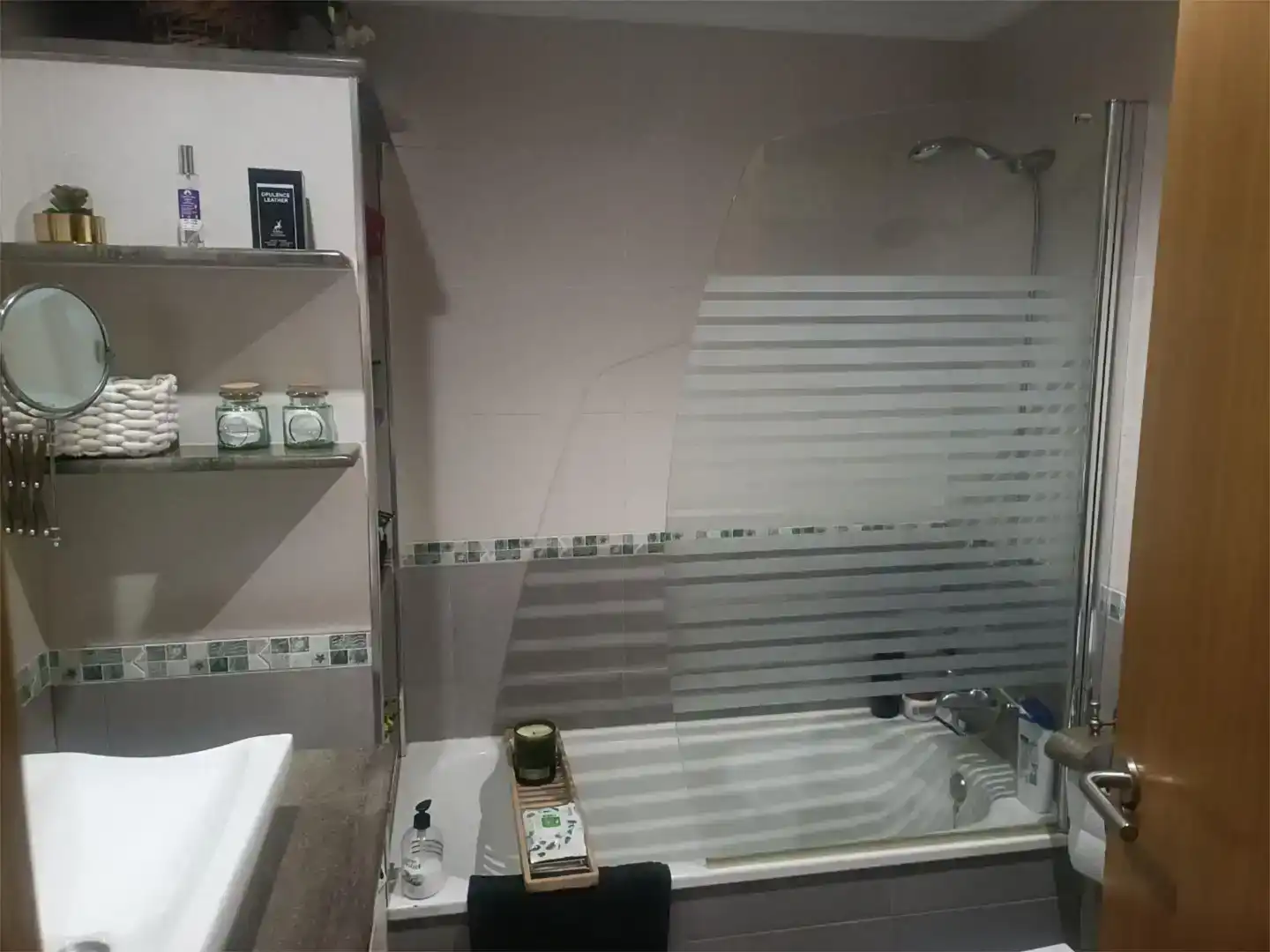 Bathroom of Flat for sale in Petrer  with Air Conditioner, Private garden and Storage room