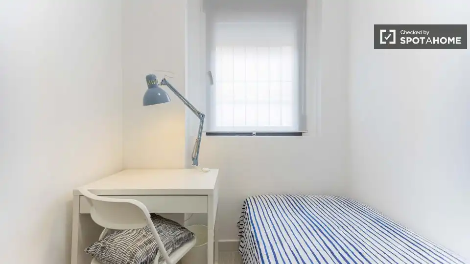 Habitación de Piso de alquiler en Valencia con Aire acondicionado, Calefacción y Amueblado
